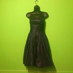 DAVIDS BRIDAL SIZE 2 BACKLESS STRAPLESS GOWN